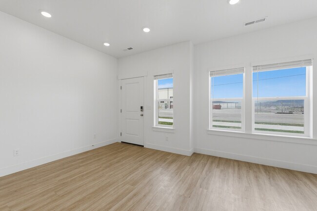 Building Photo - 961 W 1000 N