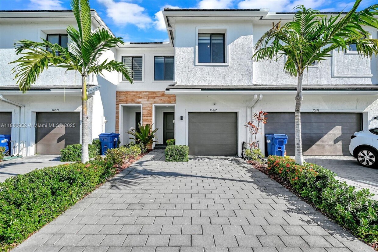 Foto principal - 10817 SW 233rd St