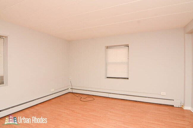 Building Photo - 6007 N Kenmore Ave