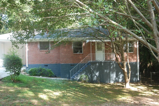 Building Photo - 2038 Dellwood Place