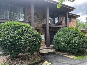 Building Photo - 516 Lincoln Ln