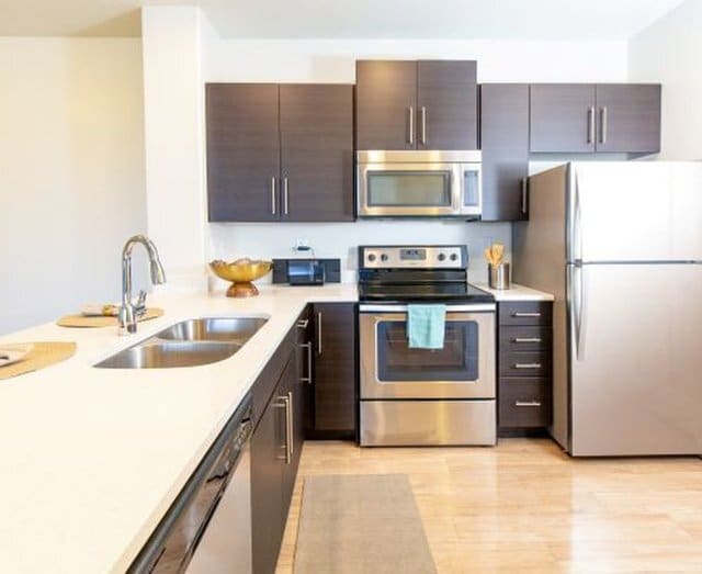 Energy Efficient All Electric Kitchen - Parc on Center Apartments & Townhomes