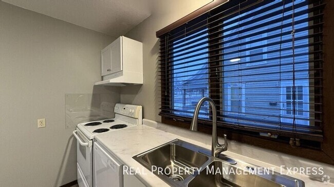 Building Photo - Spacious 1 Bedroom Apartment