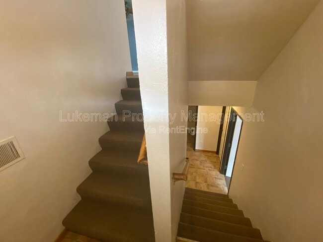 Building Photo - 1324-1326 Knollwood Ave