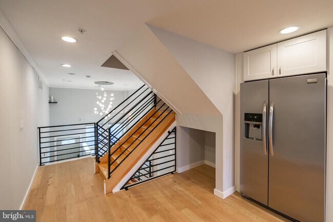 Building Photo - 2435 Manton St