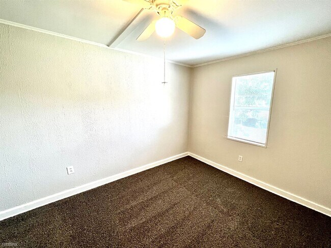 Building Photo - 2 br, 1 bath Duplex - 1932 Harvester St Un...
