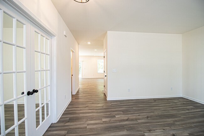 Building Photo - Great Wesley Chapel Location!