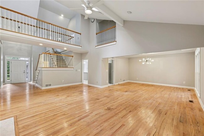 Foto del edificio - 3740 Ashford Point