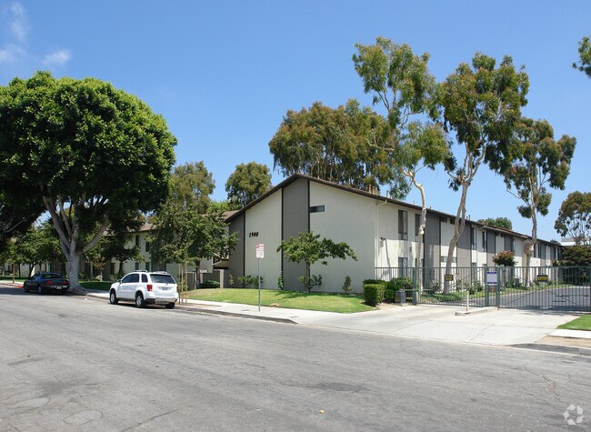 Cedar Glen Apartaments - 701 Aster St.