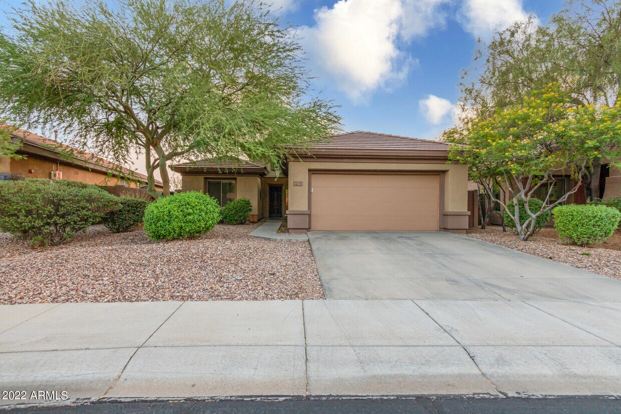 Primary Photo - 2237 W Firethorn Way