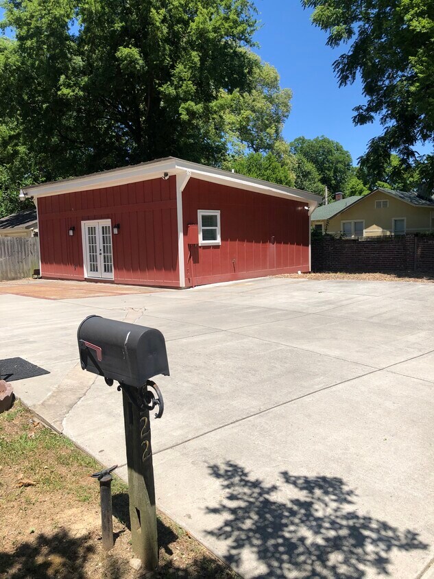 2222 Monroe Ave Unit 3, Memphis, TN 38104 Apartments at 2222 Monroe