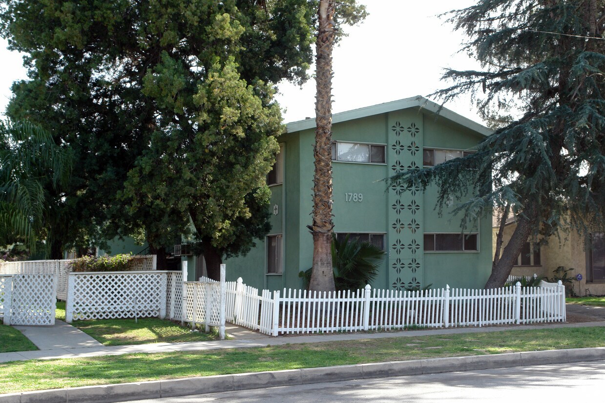 Foto principal - 1789 N Sierra Way