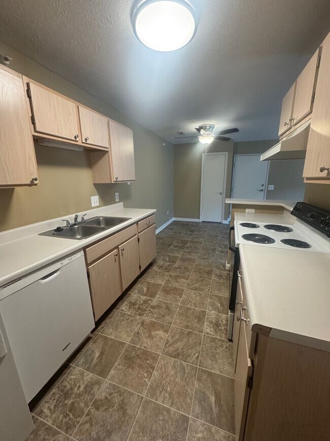 Foto del edificio - Quail Run Apts. (750 N. 18th Ave.)