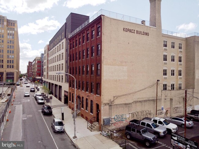 Building Photo - 1422 Callowhill St