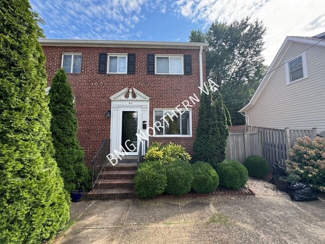 18 1/2 W Wyatt Ave- - 18 1/2 W Wyatt Ave- House