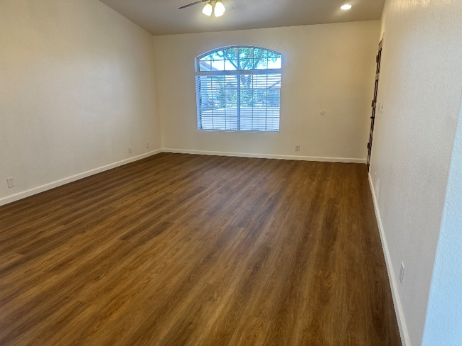 Building Photo - 1060 W Paseo Way