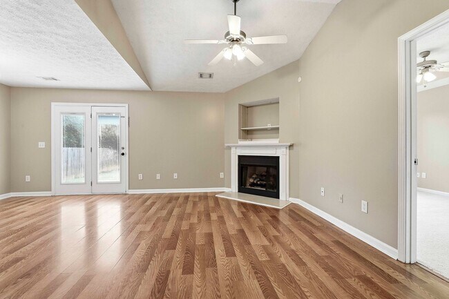 Foto del edificio - 3BR Home Walkable to Downtown Zebulon with Fenced Yard