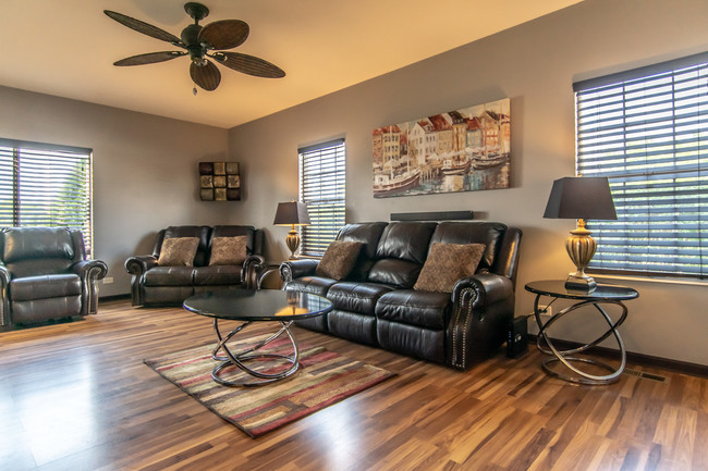 Building Photo - 2301 Summerlin Dr