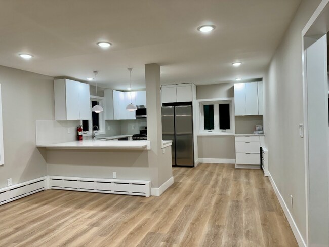 Building Photo - 539 Undercliff Ave