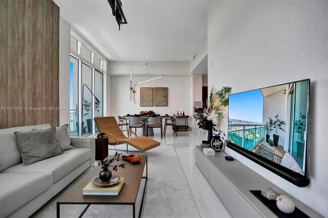 Building Photo - 950 Brickell Bay Dr