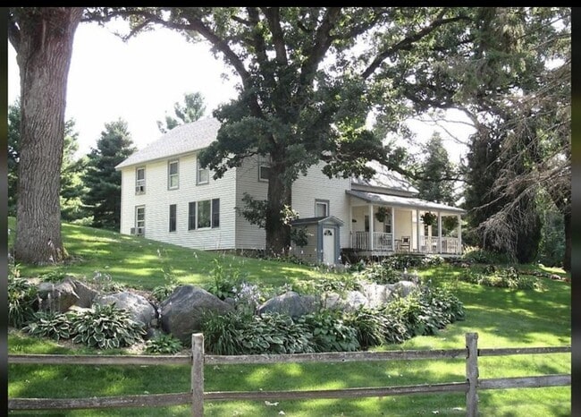 Building Photo - 5749 Lake Elmo Ave N