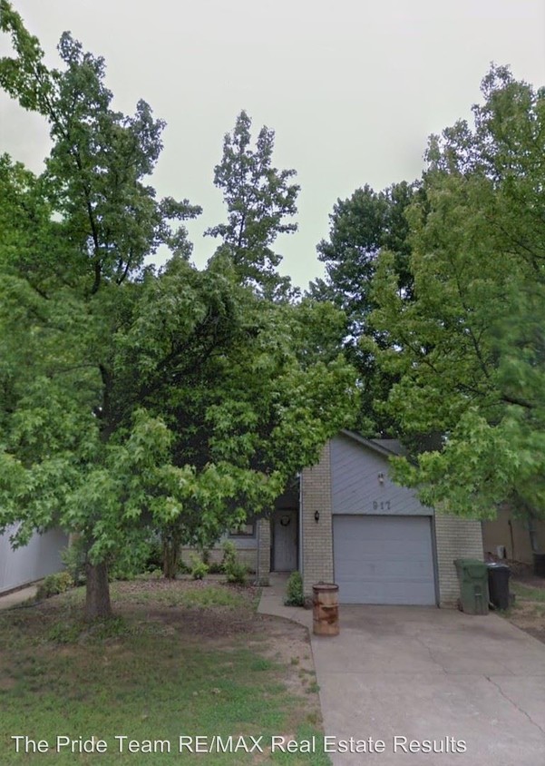 Primary Photo - 2 br, 1 bath House - 917 N Turtle Creek Dr