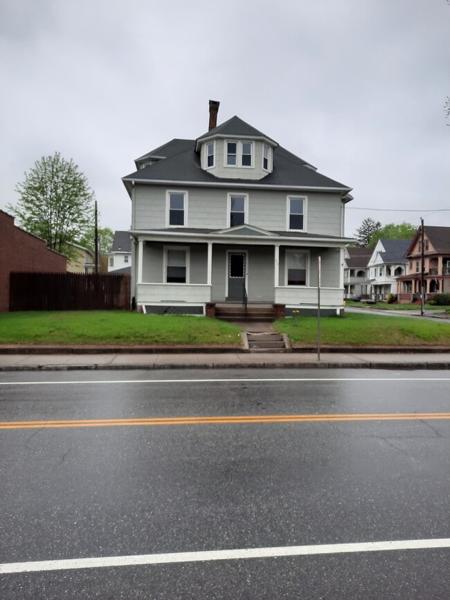 Building Photo - 202 S Main St