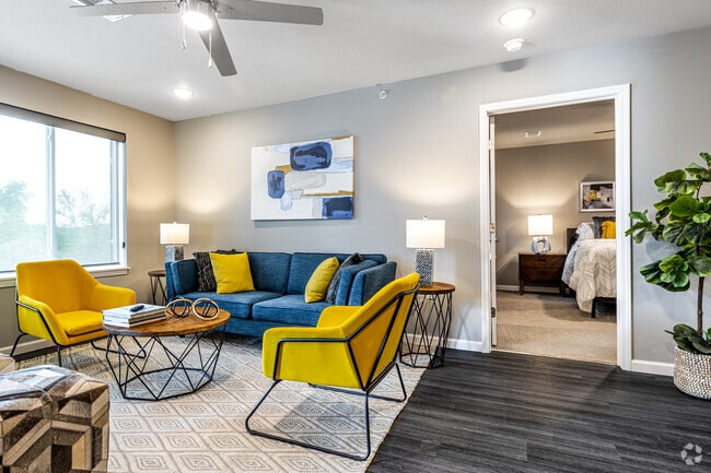 2BR, 2BA - 1180SF - The Silverleaf Apartments
