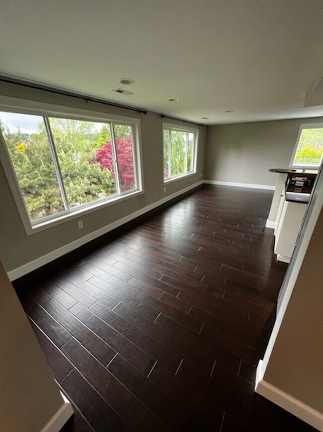 Foto del edificio - 1302-1304 38th Ave Ct NW