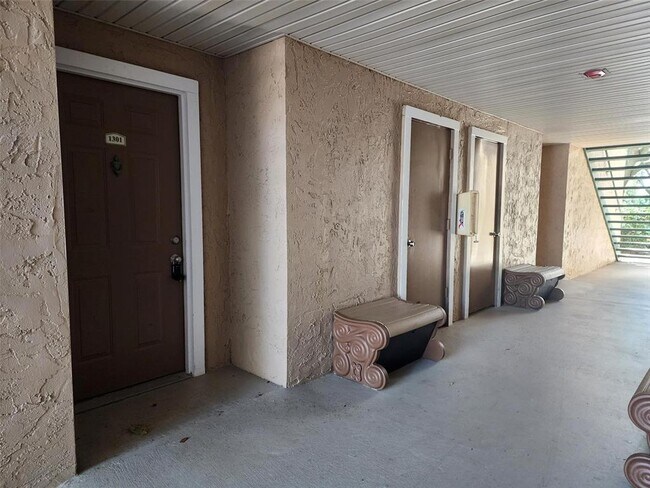 Foto del edificio - 7667 N Wickham Rd