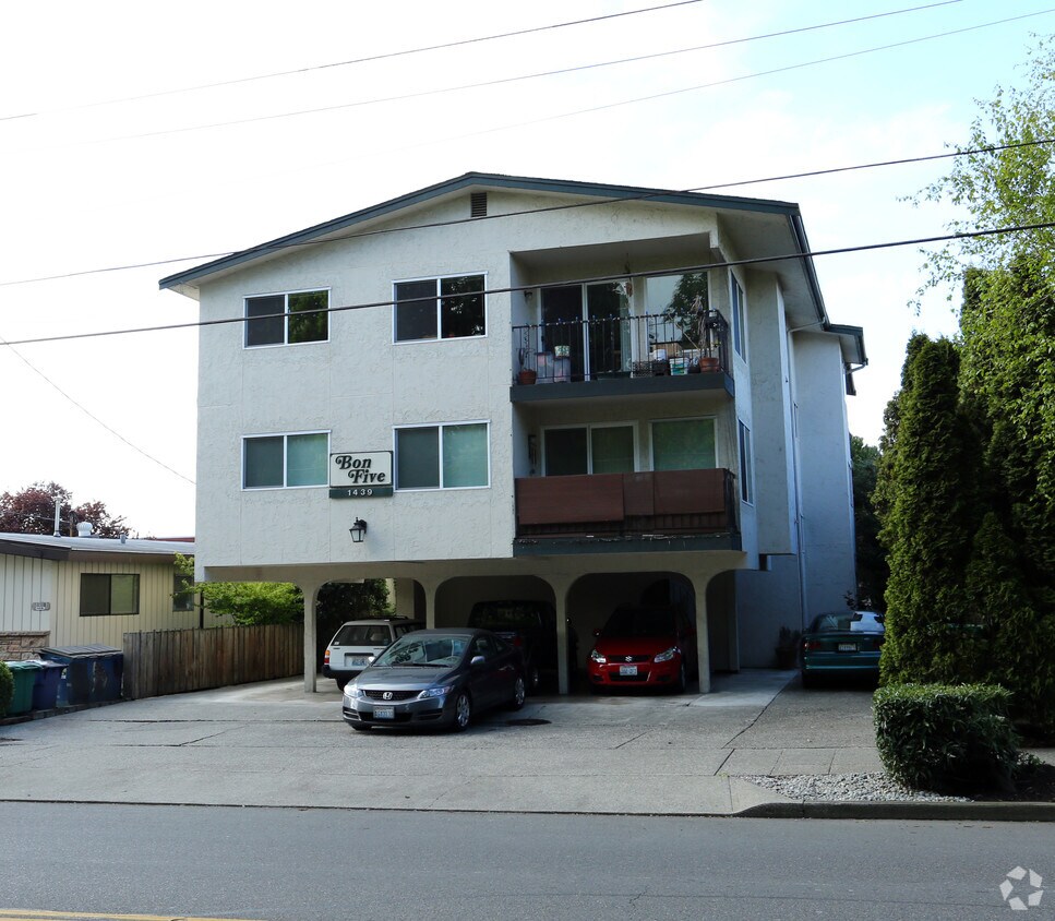 Building Photo - Bon Five