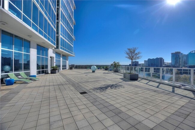 Foto del edificio - 150 E Robinson St