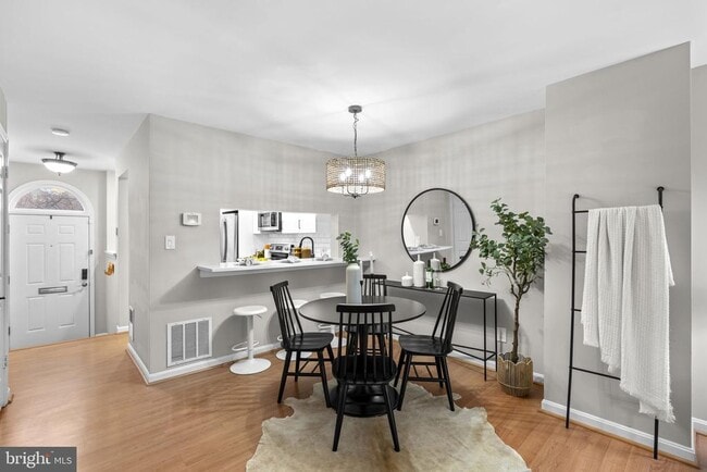 Building Photo - 1305 S Potomac St