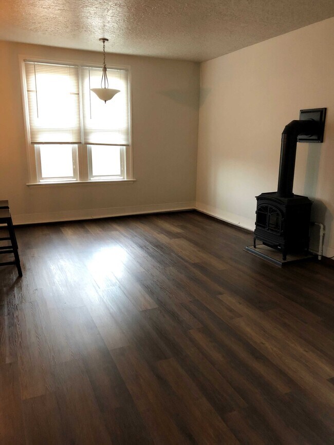 Living_dining rooms - 2026 SE Taylor St