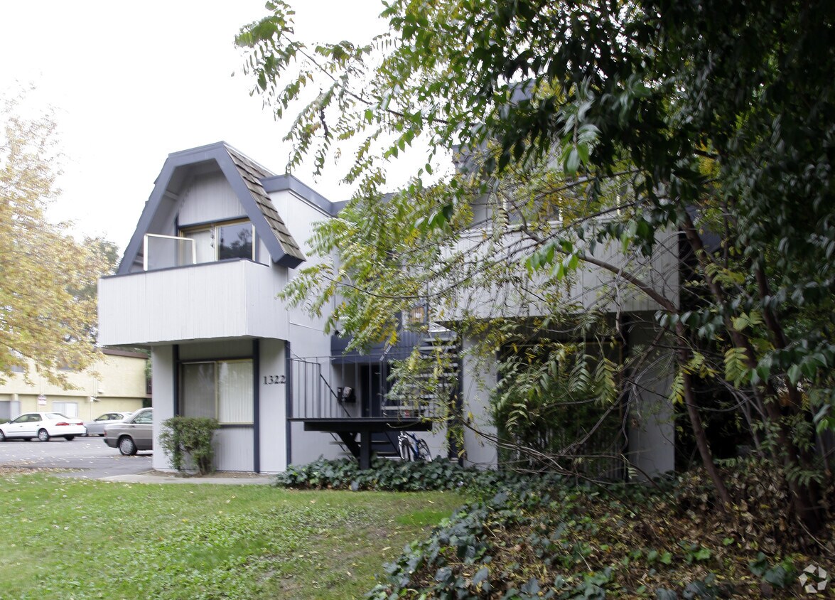 Foto del edificio - 1322 Drake Dr