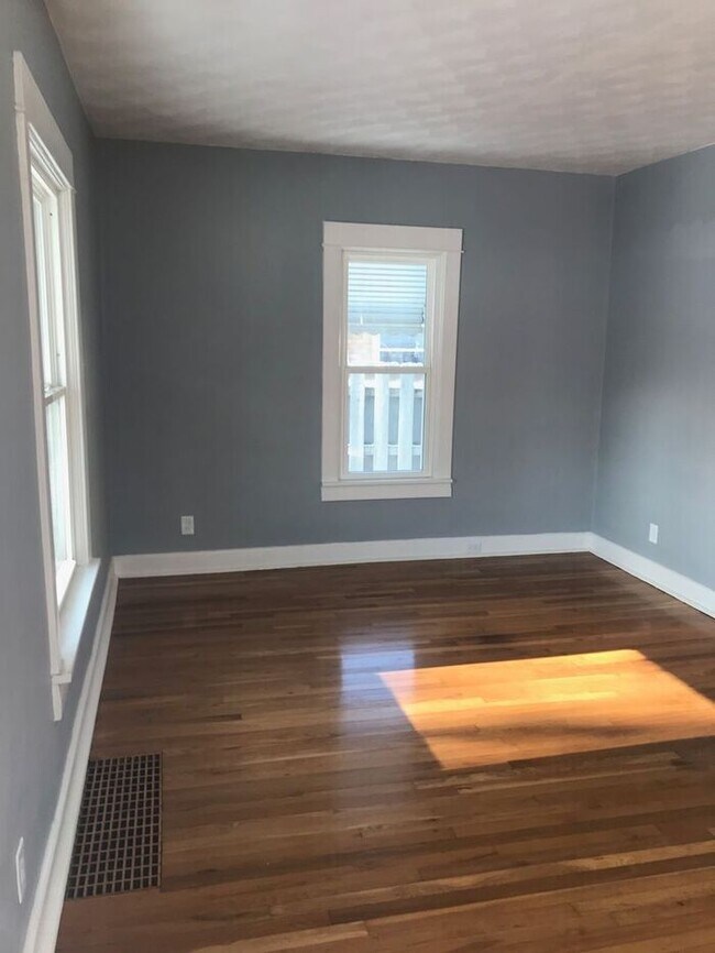 Foto del edificio - GREAT LOCATION! ADORABLE HOME!!