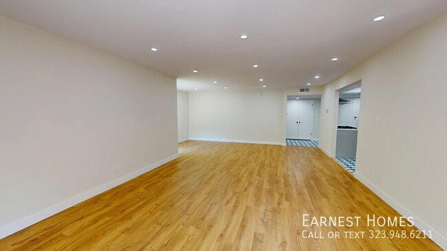 Building Photo - 6752 Hillpark Dr