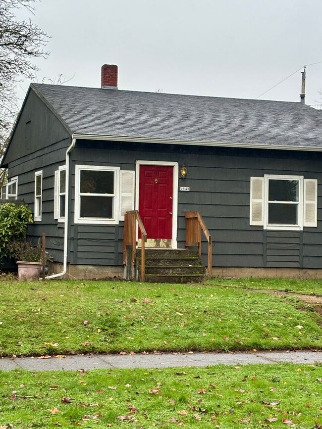 Building Photo - Half off first month's rent! Cute 2-bdrm/1-bath St. Johns duplex—Garage, shared w/d, new paint