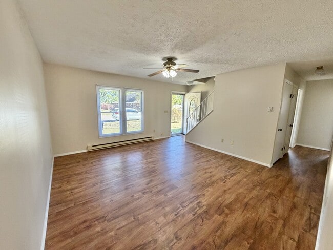 Building Photo - 1708 Saratoga Dr