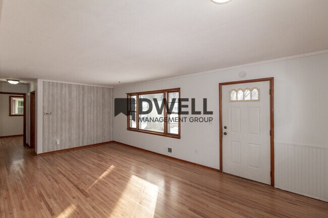 Building Photo - 4 Bedroom Home In Elton Hills Neighborhood!