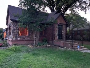 Building Photo - 845 University St