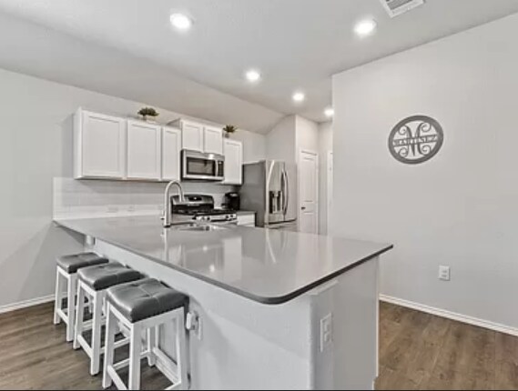 Foto del edificio - 5804 Bell Tower Ln