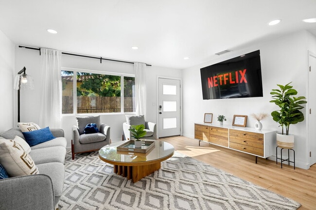 Building Photo - 321 N Gertruda Ave