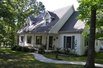 Building Photo - 270 Laurel Cir