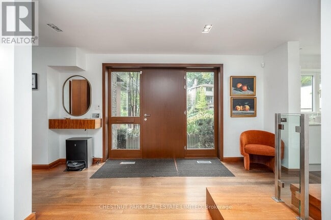 Building Photo - 16 Fallingbrook Woods