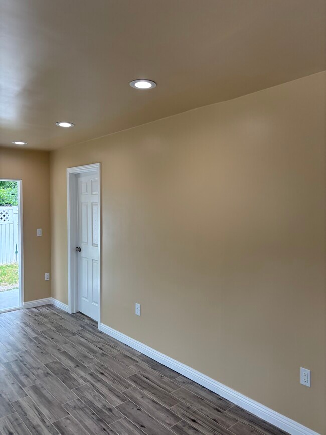 Foto del edificio - 1332 Maynard Dr