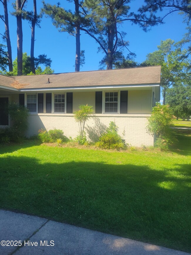 Foto del edificio - 3102 Northwoods Dr