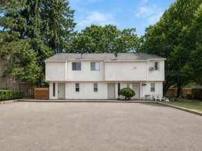 Building Photo - 15865-15869 SW Misty Ct