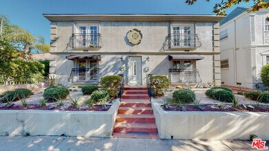 Building Photo - 432 S Doheny Dr