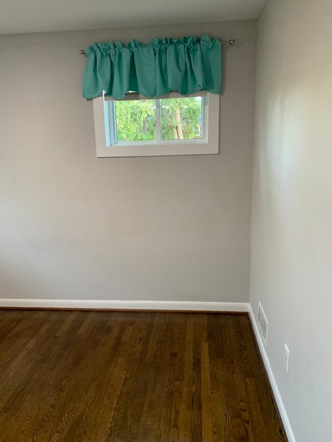 Foto del edificio - 10031 Renfrew Rd